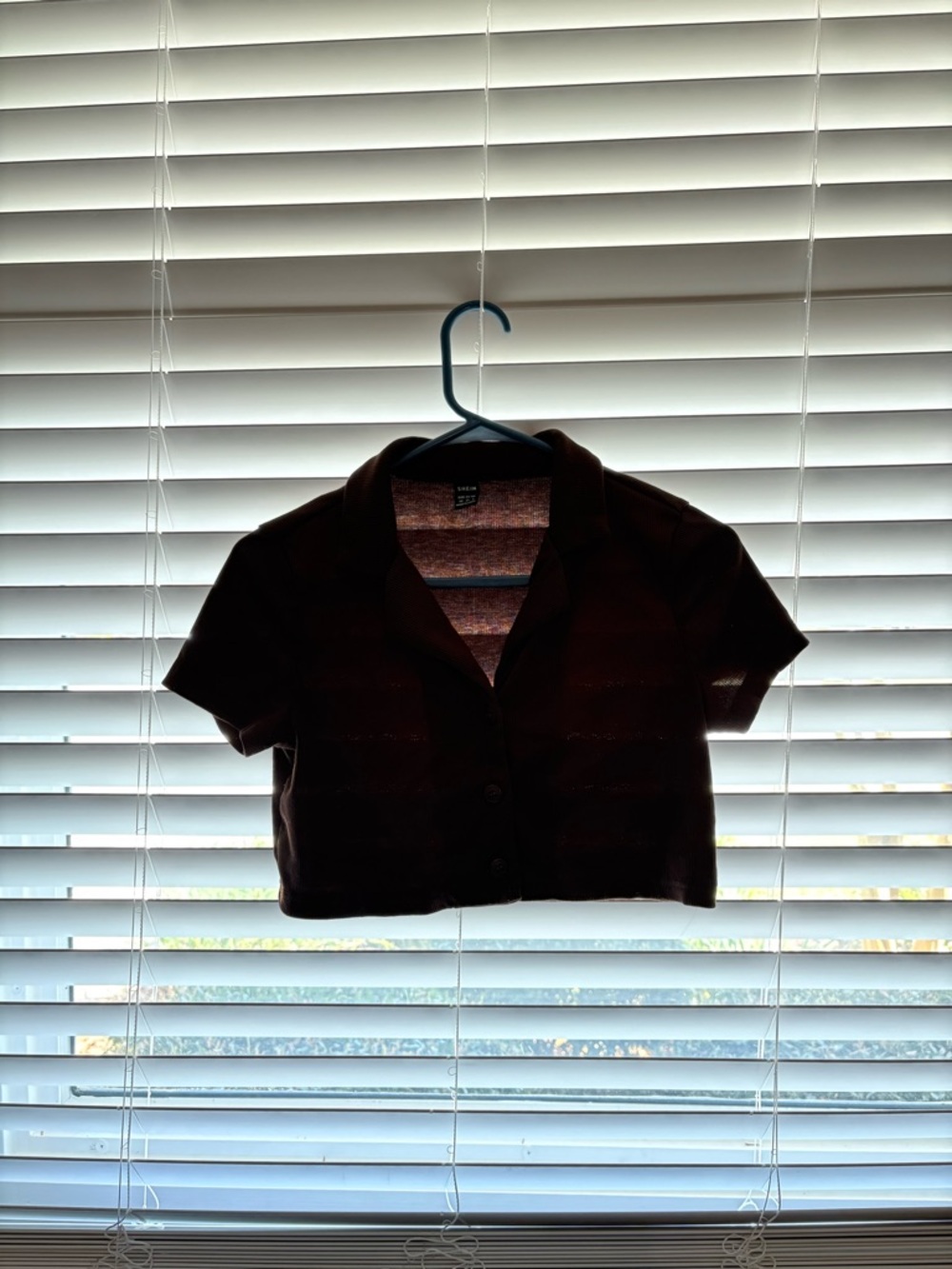 SHEIN Chestnut Ribbed Button-Front Collared Crop Top - Picture 2 of 3